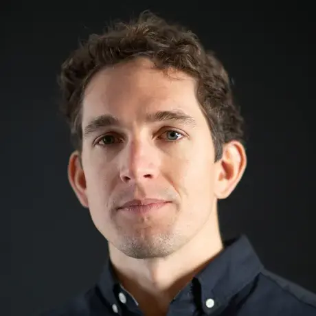 Alec Luhn headshot