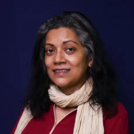 Dina Siddiqi headshot