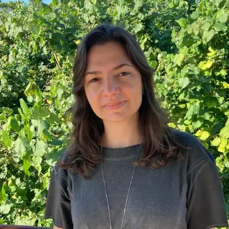 Leandra Gonçalves headshot