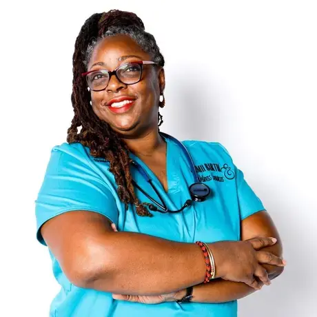 Nicole Wardlaw headshot