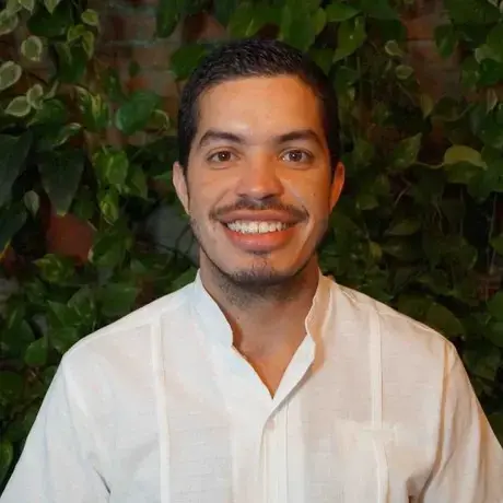 Carlos Faerron Guzman Headshot