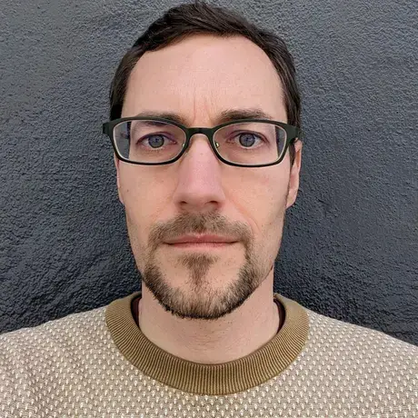 Tom Simonite headshot