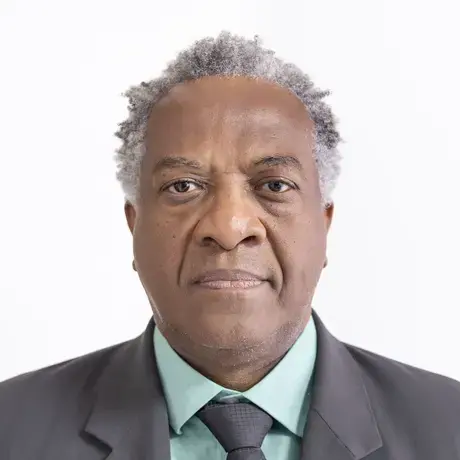 Luís Eduardo Batista headshot