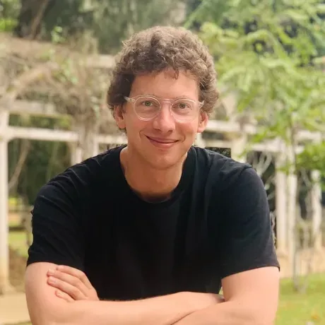 Tomasz Hollanek headshot