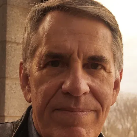 Thomas Bass headshot