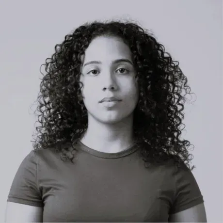 Isabella Mota headshot
