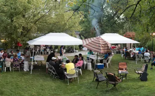 The community of Tarata gathers in Samuel Cespédes’s backyard in Annandale, Virginia, to raise money for a friend in need of financial support. Image by Carey Averbook. United States, 2016.
