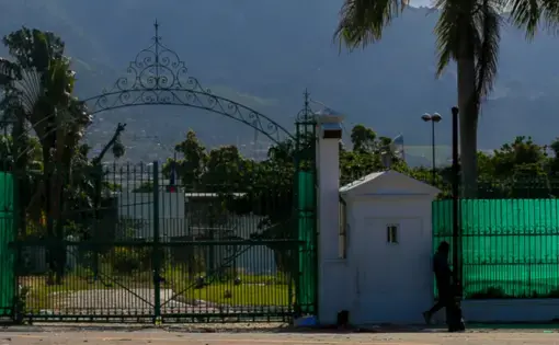 Grounds of national palace. Port-au-Prince, Haiti. Image by Vania André. Haiti, 2019.