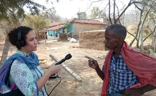 Hannah Harris Green speaks with Sumaroo Baiga, a member of the Baiga tribe in Chhattisgarh,&nbsp;about contraceptive access. Image by Prafull Chandel. India, 2018.