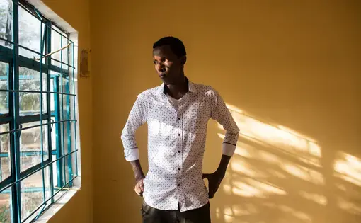 A student teacher poses for a portrait during a class break in Mandera County, Kenya. After Mounting insecurity caused and exodus of up to 60 percent of teaching staff from Mandera, local officials recruited school leavers to help keep the schools open during the crisis. Image by Will Swanson. Kenya, 2015. Media file: pulitzer_banner_meetthejournalist.jpg