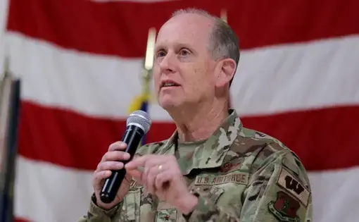 Maj. Gen. Don Dunbar, Wisconsin's adjutant general, welcomes soldiers from the 2nd Battalion, 127th Infantry Regiment back to Wisconsin Nov. 29 during a homecoming ceremony at Volk Field. Image by Staff Sgt. Katie Theusch / Wisconsin National Guard Public. Ukraine, 2020.