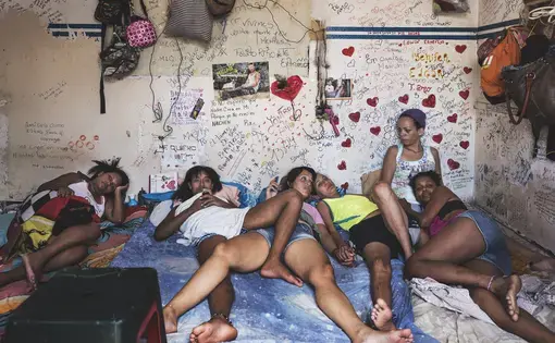 Daniela, at center in a pink shirt, is serving a four-year sentence for robbery inside an overcrowded detention center with few resources. Image by Ana Maria Arevalo. Venezuela, 2018.