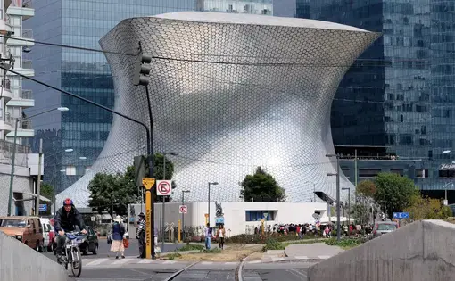 Museo Soumaya, designed by Fernando Romero for his client (and father-in-law) Carlos Slim, in the Nuevo Polanco district of Mexico City. Image by Lars Plougmann. Mexico, 2015.