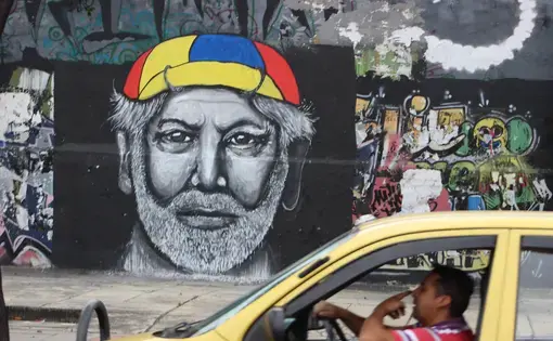Cubans health professionals have settled in the working-class Kennedy neighborhood of Bogotá. Many of them are working as taxi drivers or are employed illegally because they do not have a legal status in the country. Image by José A. Iglesias. Cuba, 2017.