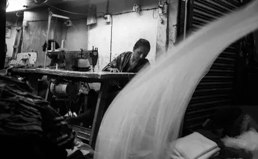 A garment worker in Dhaka, Bangladesh. Image by Jošt Franko. Bangladesh, 2016.