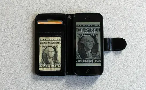  In Virginia, new digitized technology is creating more opportunities for abusive partners to maintain power and control through financial abuse. Image by Noah Petersen. United States, 2018.