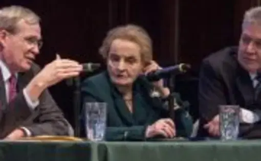 Former National Security Advisor Stephen Hadley, former Secretary of State Madeleine Albright, and Pulitzer Center Executive Director Jon Sawyer at Washington University discussing "A New Approach to the Middle East." Image by Lauren Shepherd. United States, 2017.