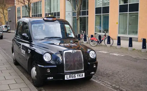Black cab parked in a residential neighborhood. Image by Gabrielle Pachon. United Kingdom, 2018.