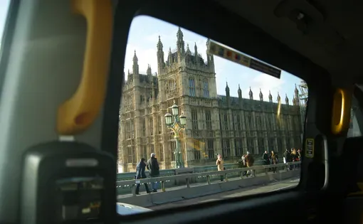 Views from inside a black cab. Image&nbsp;by Gabrielle Pachon. United Kingdom, 2018.