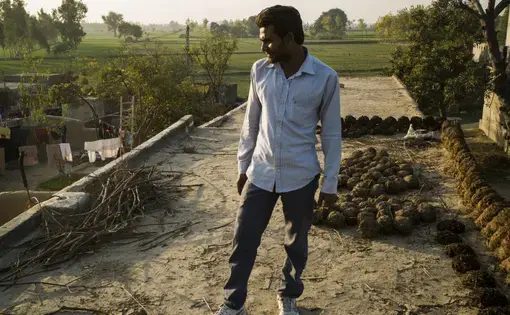 Gill, like many men in the region, is a herion addict. Image by Sami Siva. India, 2015. Media file: ind_heroin_punjab_ssiva_008hayden1.jpg