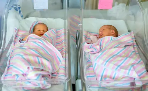 Newborn babies in hospital under blankets. Image by Midkhat Izmaylov / Shutterstock.