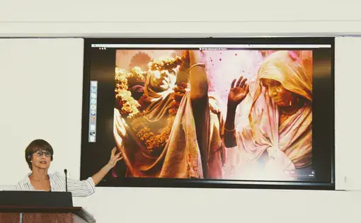 Cynthia Gorney discusses her work on widowhood. Image courtesy of the University of Texas at Austin. United States, 2017.