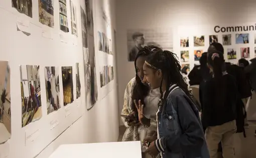 Students observe the Everyday DC Photography Exhibition to learn about photographing everyday life in Washington, DC. Image by Ifath Sayed. United States, 2017.