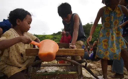Children sift through ore at an illegal gold mine in the Philippines. Photo by Larry C. Price. Philippines, 2014. Media file: price-philippine-gold-child-labor-72-1024x768.jpg
