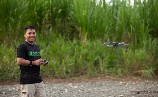 Carlos Doviaza gathers evidence of land invasions to use in court with drones. Image by Alexander Arosemena. Panama, 2019. 