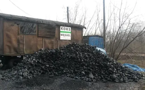 Krakow residents buy coal for home furnaces at this lot on the edge of town. Many burn it in low tech, filterless old stoves, helping to make Krakow's air the third-worst in Europe. Image by Beth Gardiner. Poland, 2015. Media file: trailer-coal.jpg