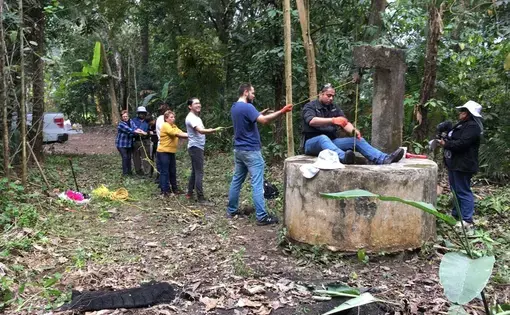 Attempts to haul a stuck hook from the bottom of a well. Image by Jesse Alejandro Cottrell. Mexico, 2018.