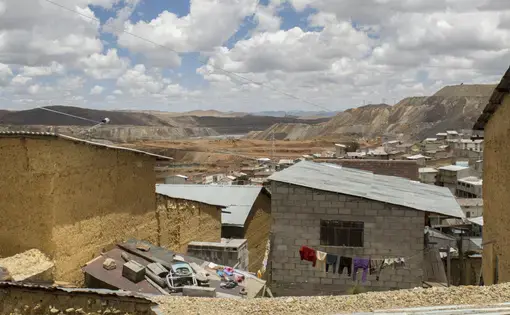 The Raúl Rojas open-pit mine seen from Paraghsa, one of the worst affected neighbourhoods in Cerro de Pasco. The pit stretches for 1.2 miles and is over 1,000 feet deep. Image by Ricardo Martinez.