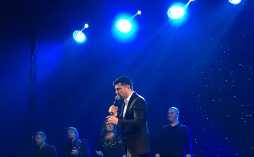 Volodymyr Zelensky performs in Brovary, Ukraine, before the first round presidential election. Image by Nina Jankowicz. Ukraine, 2019.