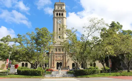 The University of Puerto Rico Río Piedras Campus stands fairly empty, serene, and closed almost two weeks after the island was rocked by a 6.4 magnitude earthquake in January 2020. Image by Carmen Honker. United States, 2020.