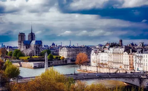 Paris Paris. Image courtesy of Wikimedia Commons.