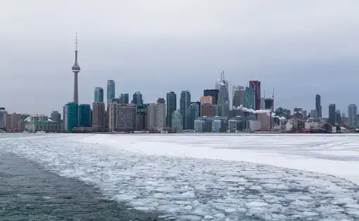 A view along Lake Ontario. Image by Shutterstock. Canada, 2015.