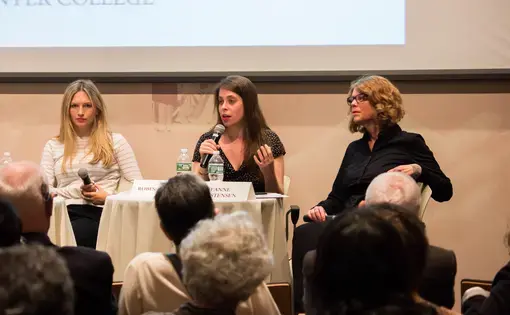 At Roosevelt House Public Policy Institute at Hunter College in New York, Pulitzer Center grantee journalists (left to right) Emily Kassie, Robin Shulman, and Jeanne Carstensen explore the current state of the refugee crisis following individual presentations. Image by Lauren Shepherd. United States, 2017.