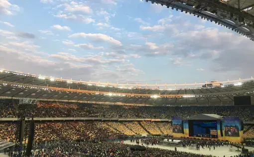 22,000 Ukrainians gathered to watch a presidential debate at Kyiv's Olympiisky Stadium on April 19, 2019. Image by Nina Jankowicz. Ukraine.