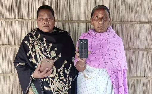 Dinomoni Burman and Swarnobala Roy have successfully ensured they got the documentation for the land ownership done with the help of mobile phone. Image by Gurvinder Singh / VillageSquare. India, undated.