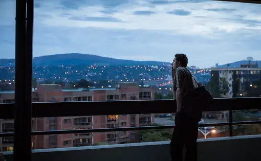 Journalist Wyatt Orme contemplates during dusk overlooking Kigali. Image by Juan Herrero. Rwanda, 2015. Media file: j001.jpg