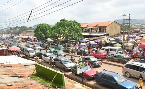 Kuto Market in Ogun State, Nigeria during lockdown relief. People rush out to get foodstuff to eat for few days. Image by Agbebiyi Adekunle Sunday / Shutterstock.com. Nigeria, 2020.