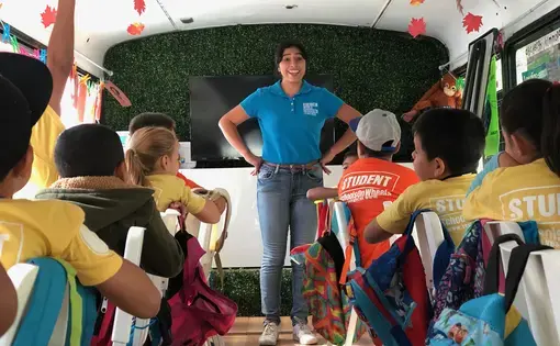 Teacher Sandra Rodríguez and students of the Yes We Can Foundation school. Image by Jaime Joyce. Mexico, 2019.