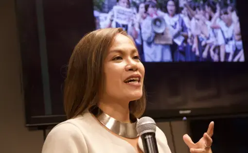 Ana Santos speaks about the resistance to the drug war, primarily led by youth and the local churches. Image by Kate Karstens. United States, 2018. 