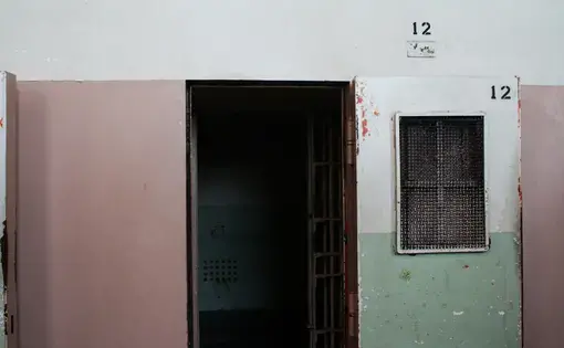 A solitary confinement cell in Alcatraz's D Block in San Francisco, California. Image by Derek Key/Flickr. United States, 2009.