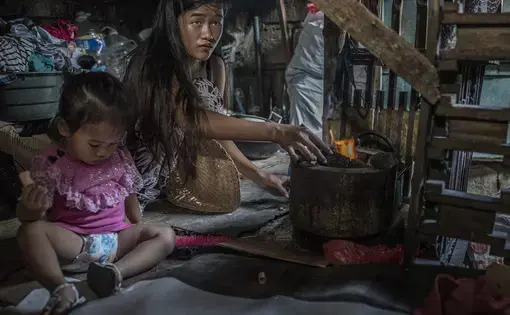 Jazmine Durana, a 16 year old widow and single mother, prepares a breakfast cooking fire, for Hazel's breakfast, in the one room slum dwelling in Navotas she shares with her parents, two brothers and a younger sister. Hazel's biological father does not acknowledge the child is his and he now lives on the island of Samar, far from Metro Manila. Jazmine met Toto while pregnant and he accepted her as his own. Jazmine Durana, a 16 year old widow and single mother, prepares a breakfast cooking fire, for Hazel's breakfast, in the one room slum dwelling in Navotas she shares with her parents, two brothers and a younger sister. Hazel's biological father does not acknowledge the child is his and he now lives on the island of Samar, far from Metro Manila. Jazmine met Toto while pregnant and he accepted her as his own.
