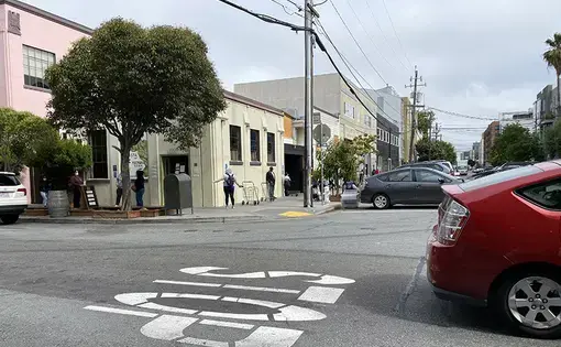 At food lines wrapping around blocks, Mission District residents talk about the difficulty of getting state assistance. Image by Lydia Chávez. United States, 2020.