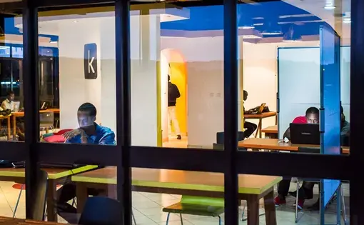 students, fresh graduates, entrepreneurs and innovators come to work on their projects to turn them into viable business models. Juan Herrero / Rwanda.