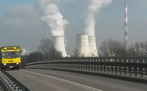 Elektrownia Jaworzno III, a coal-fired power plant near Myslowice, in Poland's coal heartland of Silesia. Image by Beth Gardiner. Poland, 2015. Media file: power_plant_with_bus.jpg