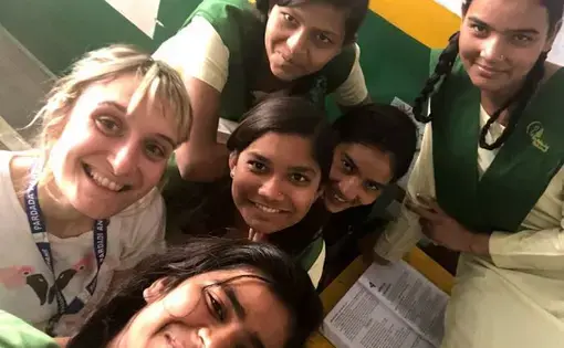 A selfie (shot by Sonam, at the bottom) of Annalisa Merelli with the 10th graders of Pardada Pardadi. Image by Sonam. India, 2018.