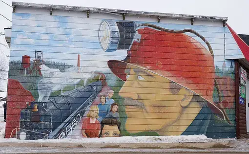 A mural depicts Ely’s venerated mining heritage. The last mine in the area closed in 1967. Image by Jack Brook. United States, 2020.
